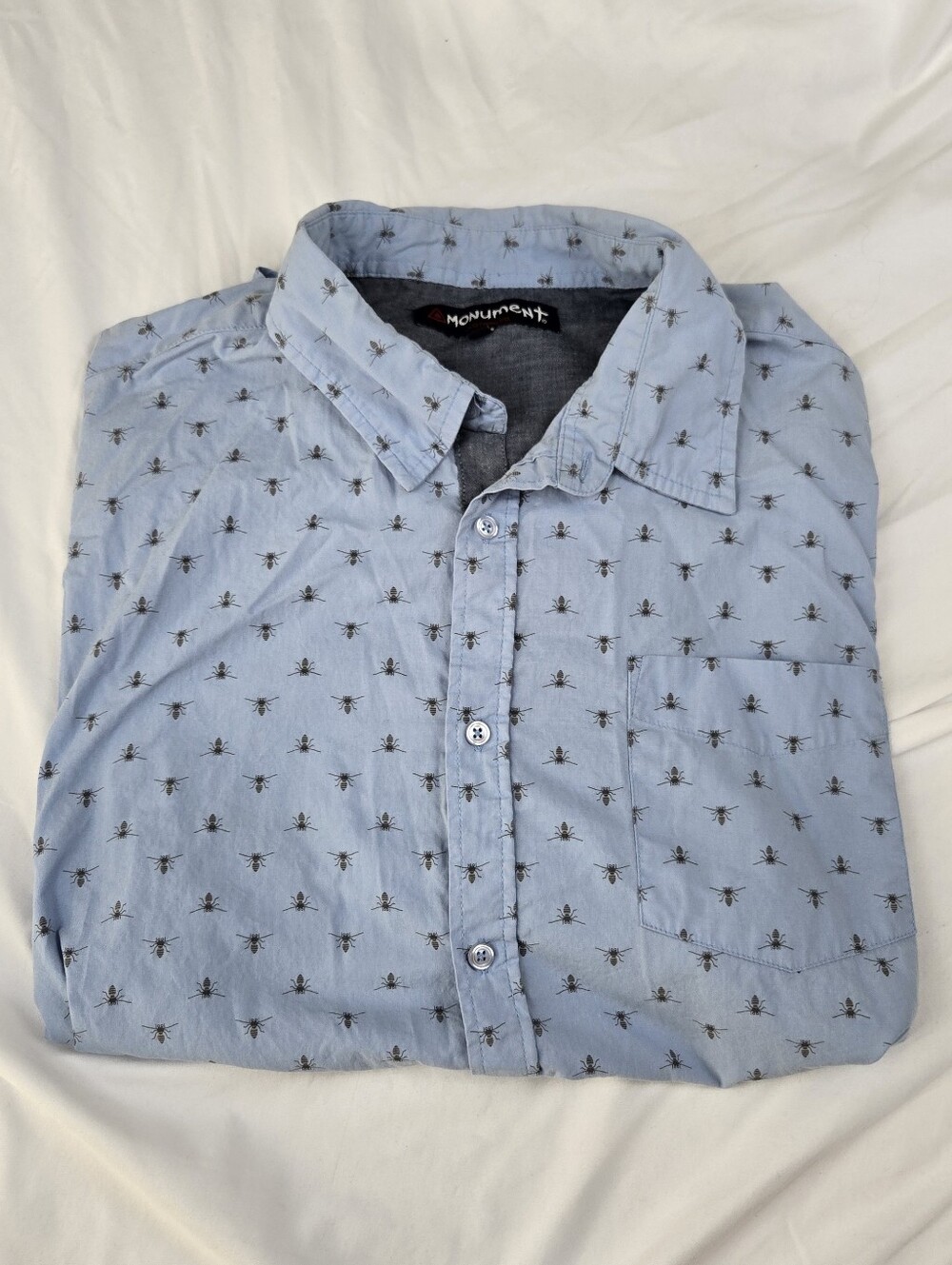 Monument Men's Light Blue Bee Print Short Sleeve Button-Up Shirt 100% Cotton L